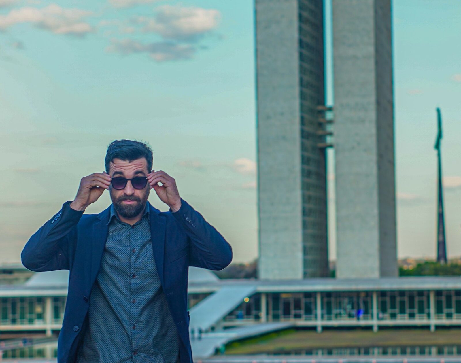 Luciano da Luz em frente ao Congresso Nacional, em Brasília